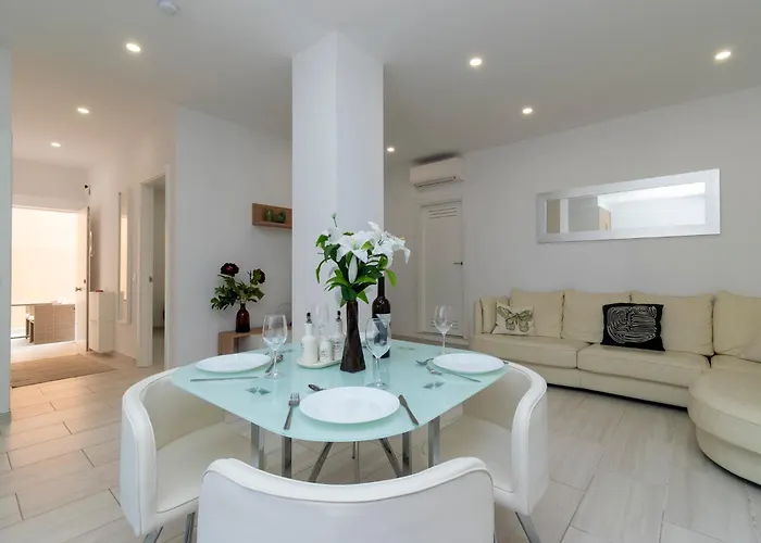 Tranquil 2 Bedroom Location Appartamento