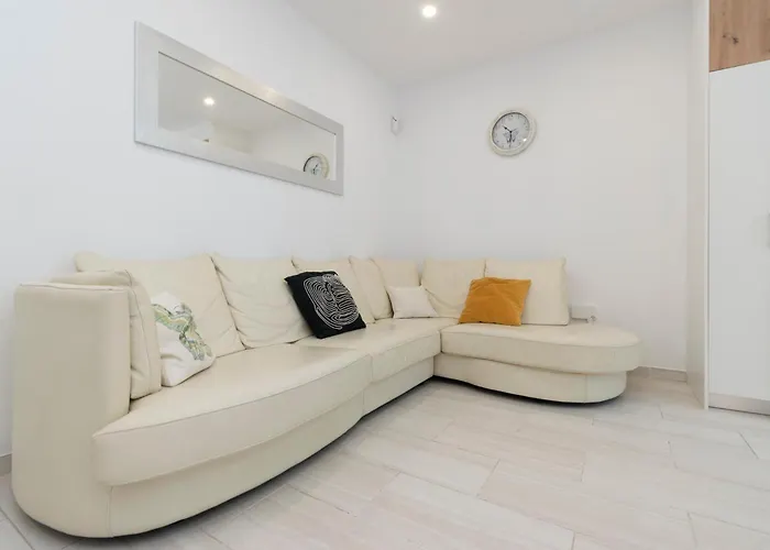 Appartamento Tranquil 2 Bedroom Location *